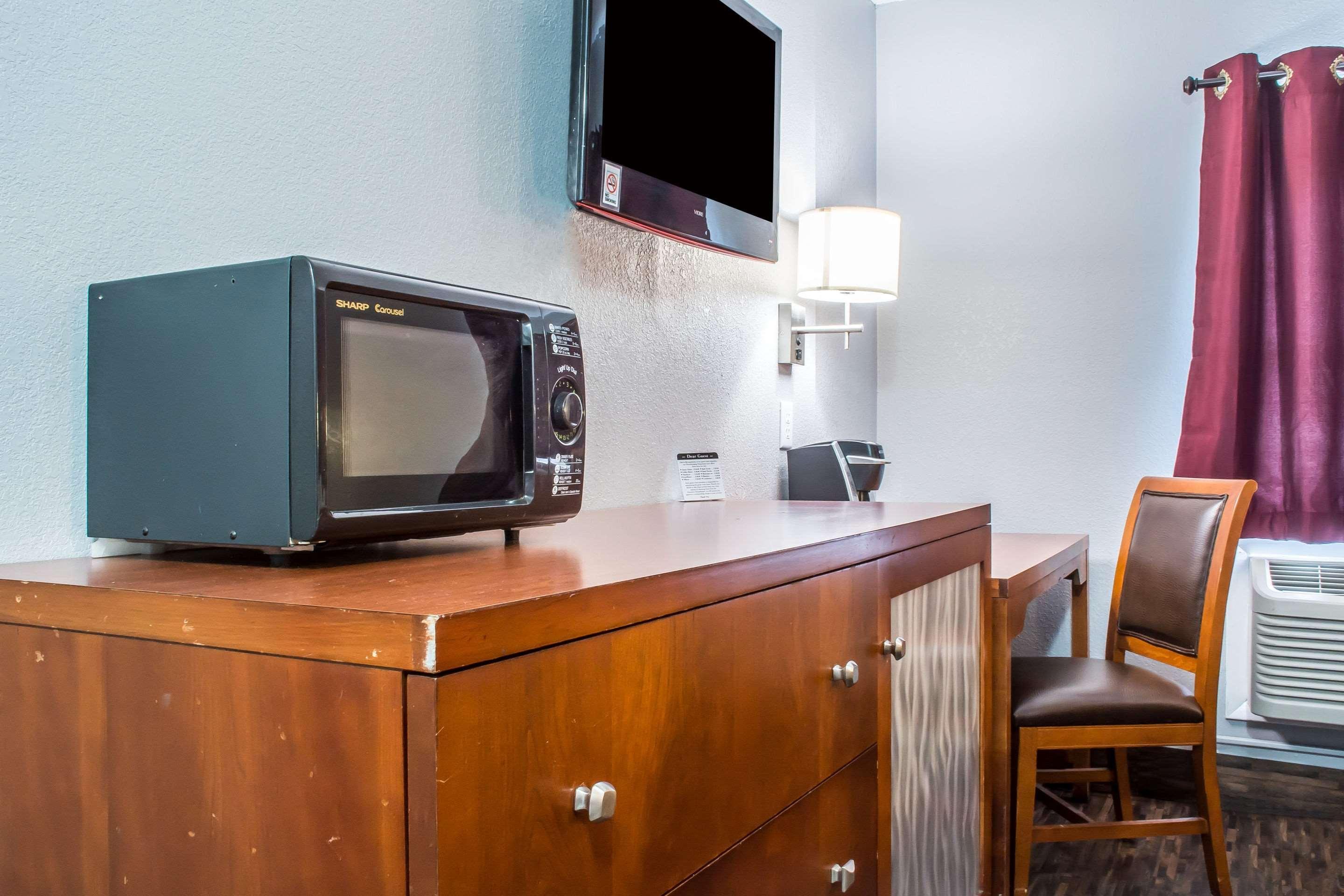 Econo Lodge Brockport Екстер'єр фото