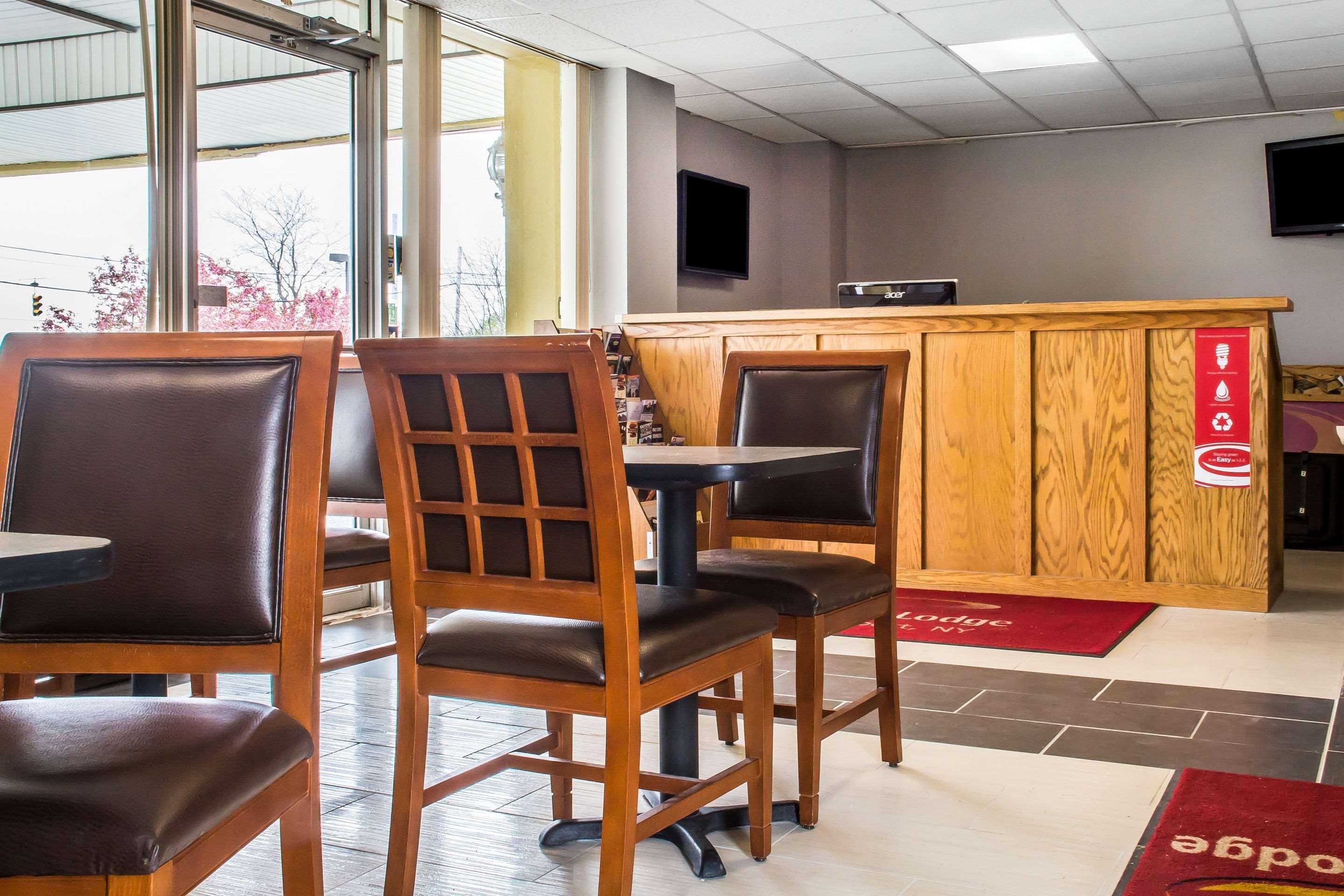 Econo Lodge Brockport Екстер'єр фото