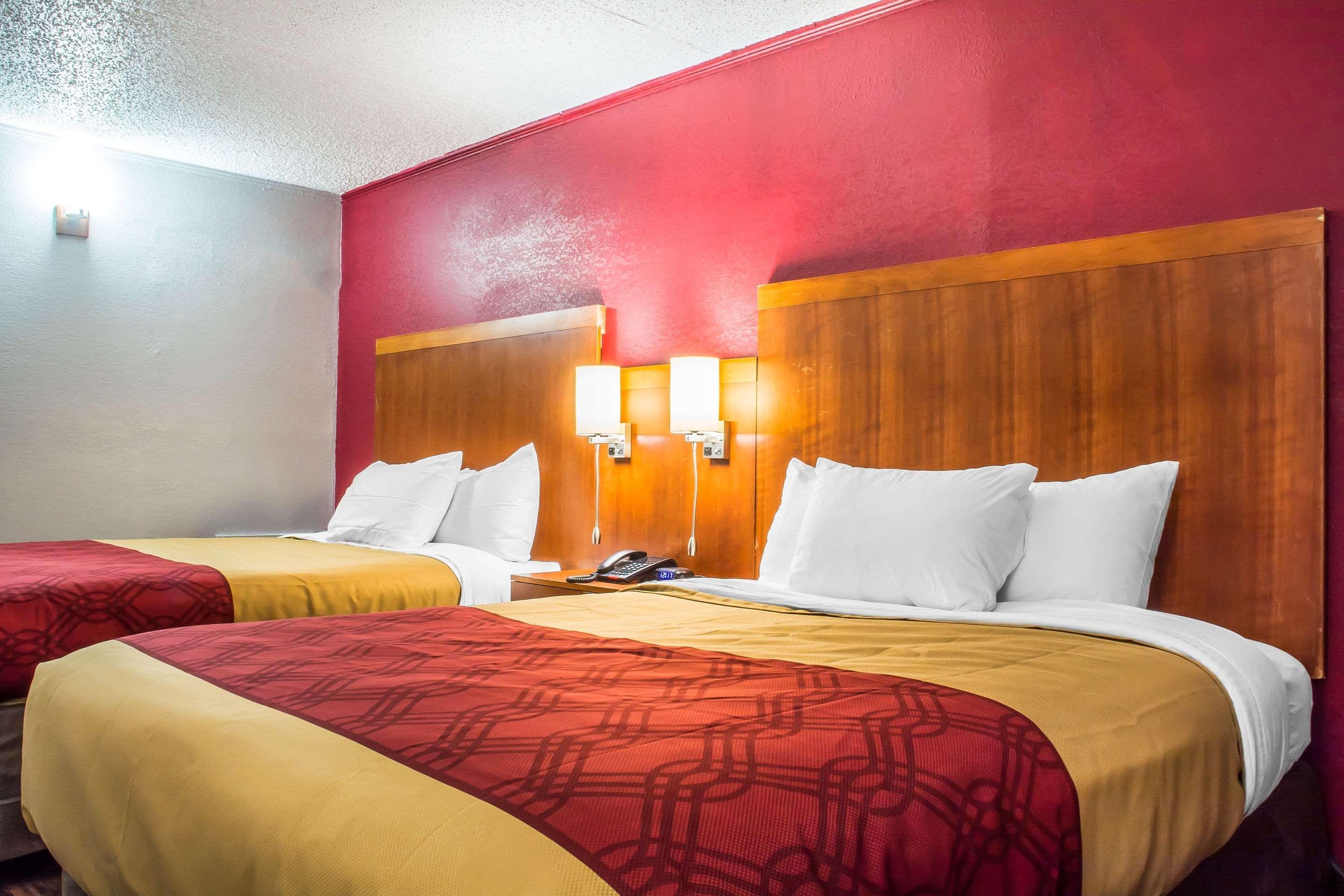 Econo Lodge Brockport Екстер'єр фото