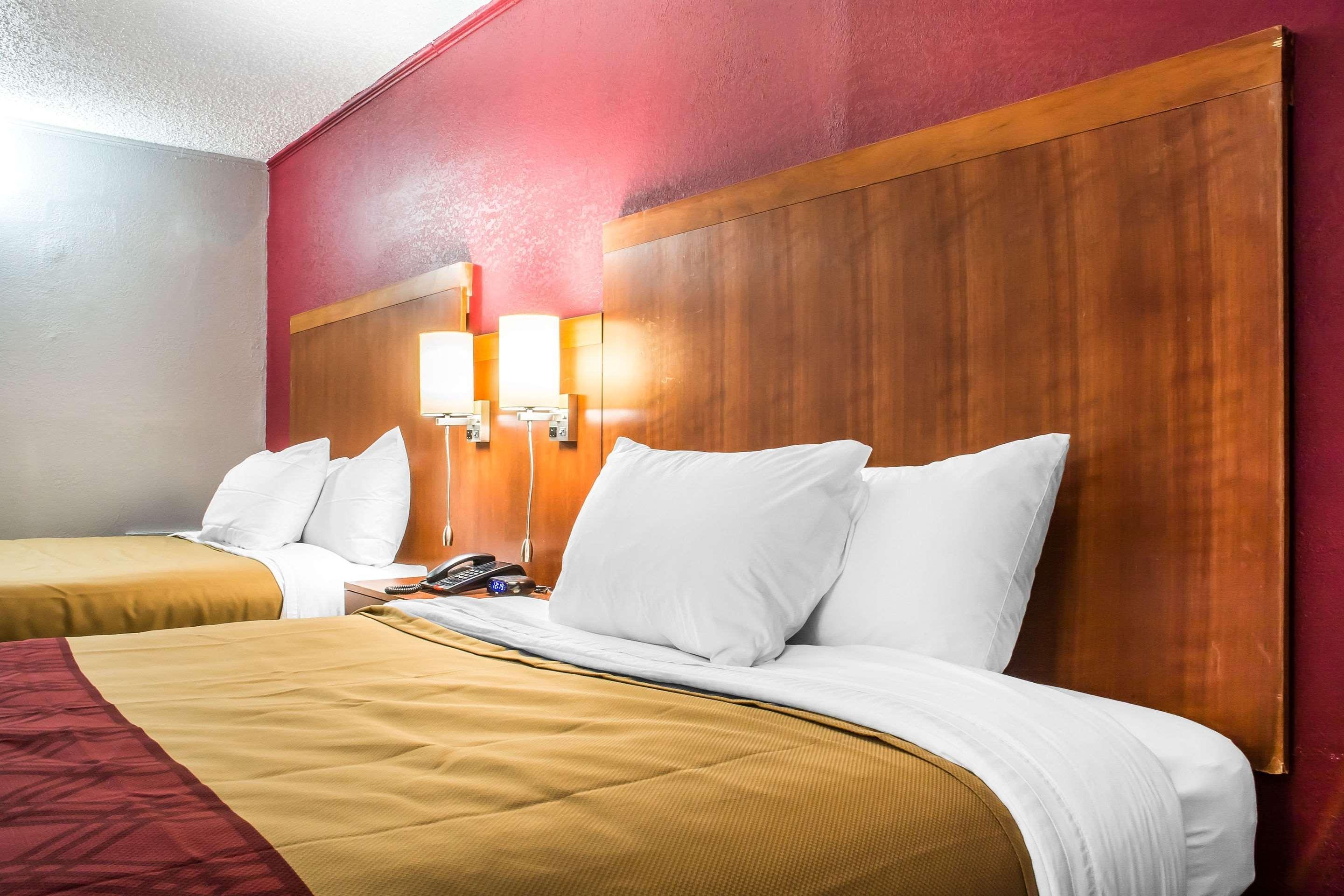 Econo Lodge Brockport Екстер'єр фото