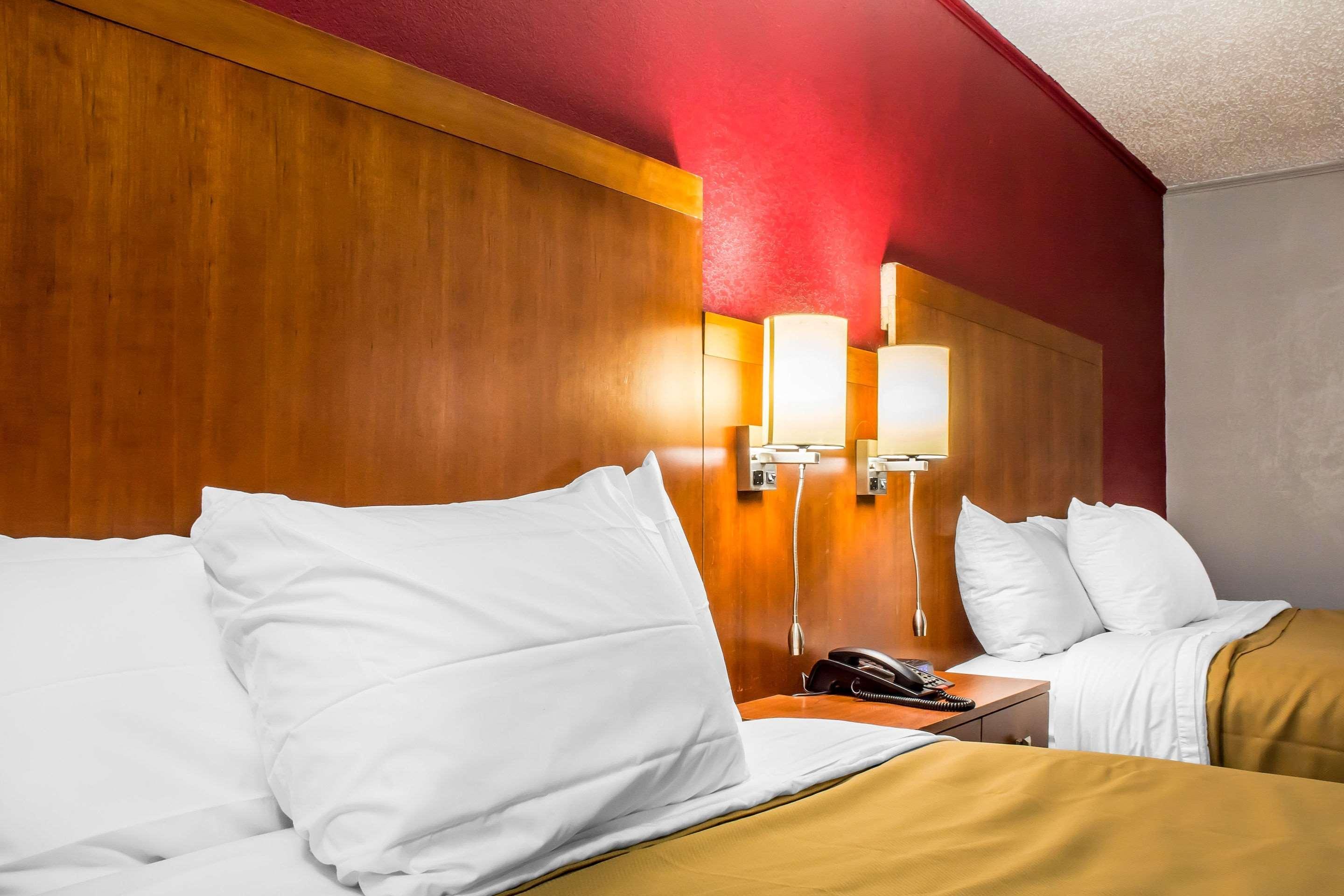 Econo Lodge Brockport Екстер'єр фото