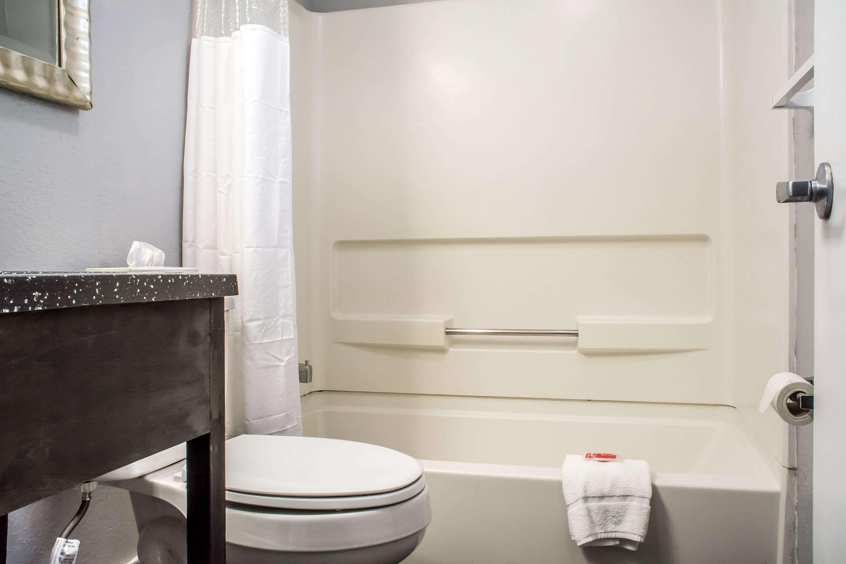 Econo Lodge Brockport Екстер'єр фото