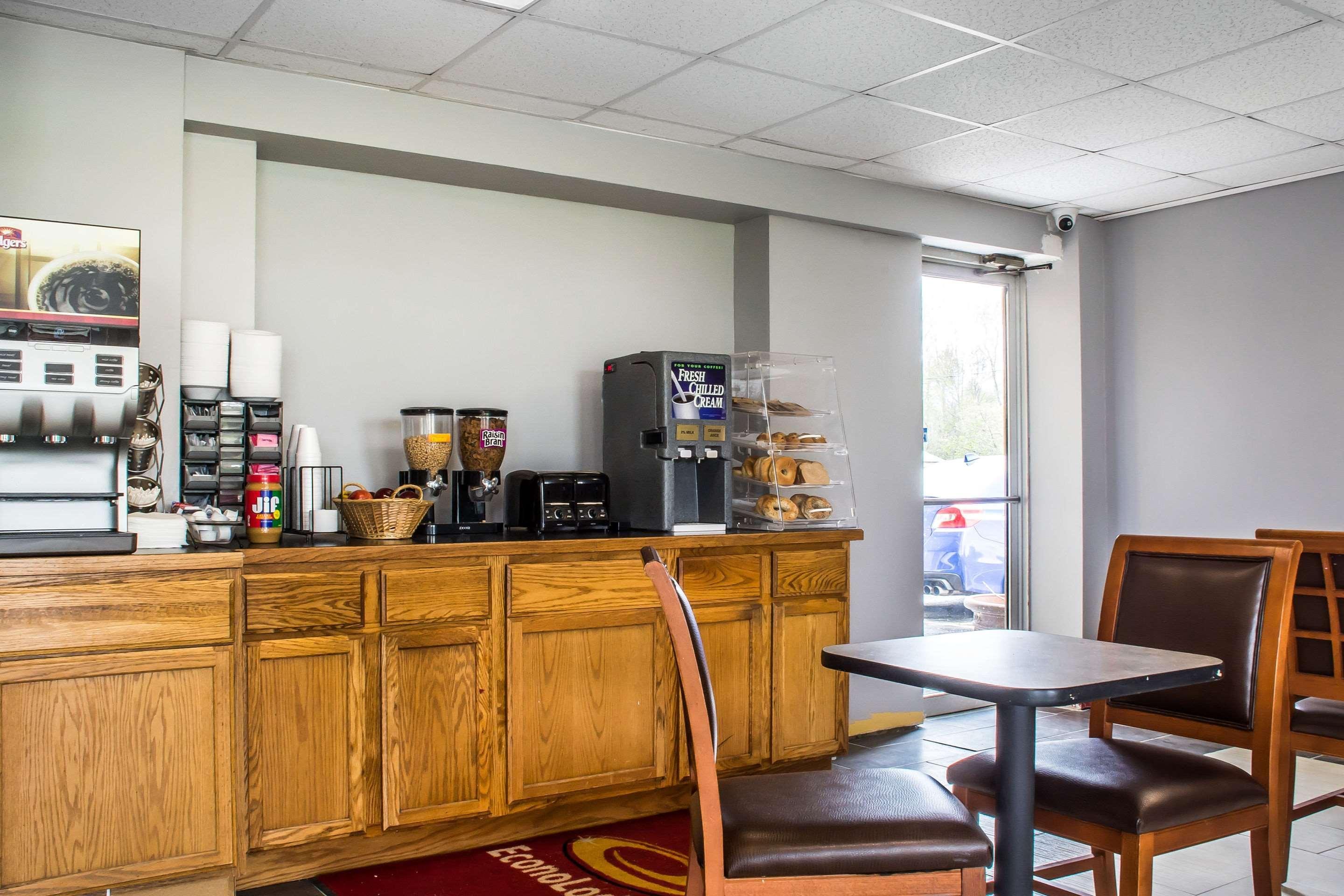 Econo Lodge Brockport Екстер'єр фото