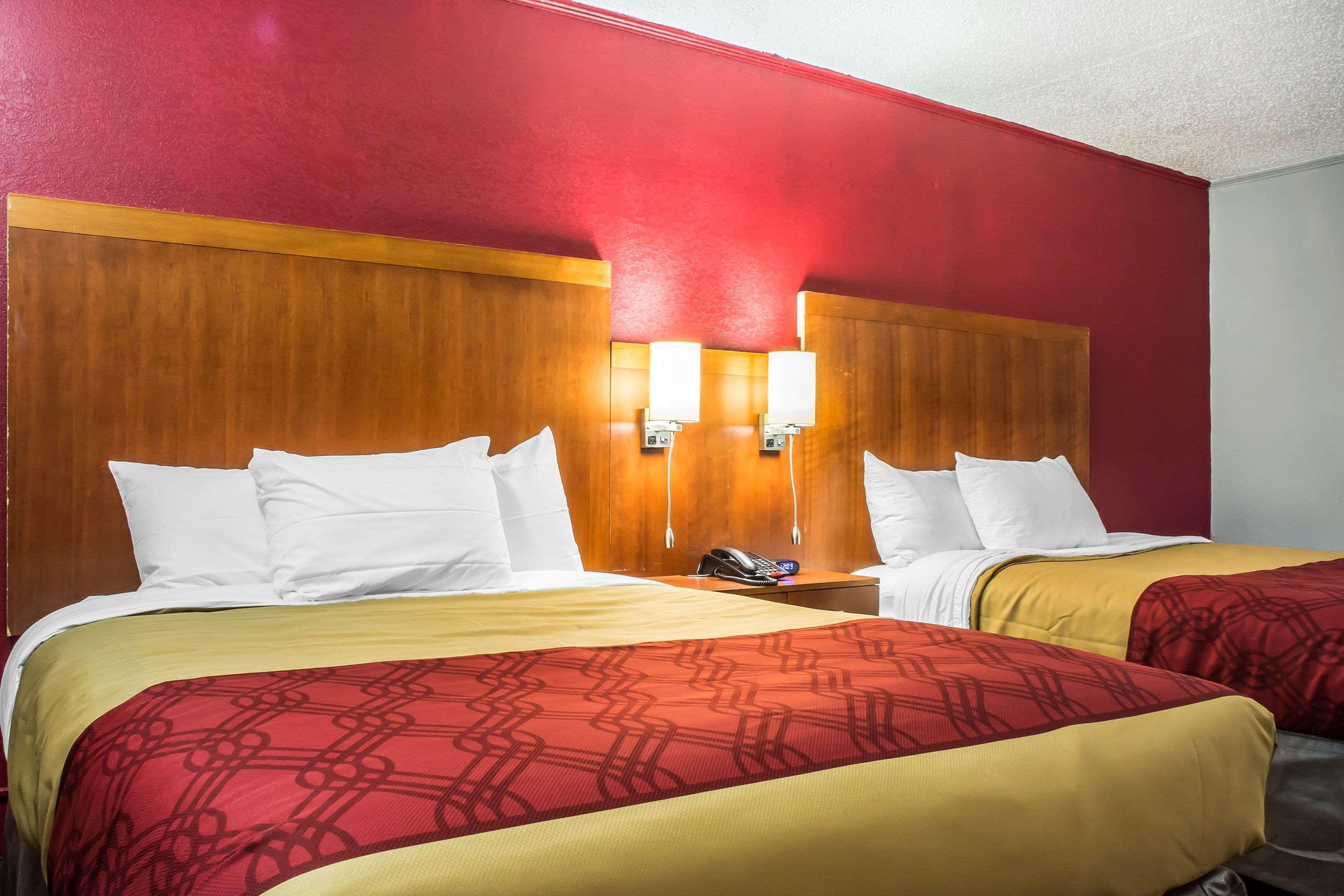 Econo Lodge Brockport Екстер'єр фото