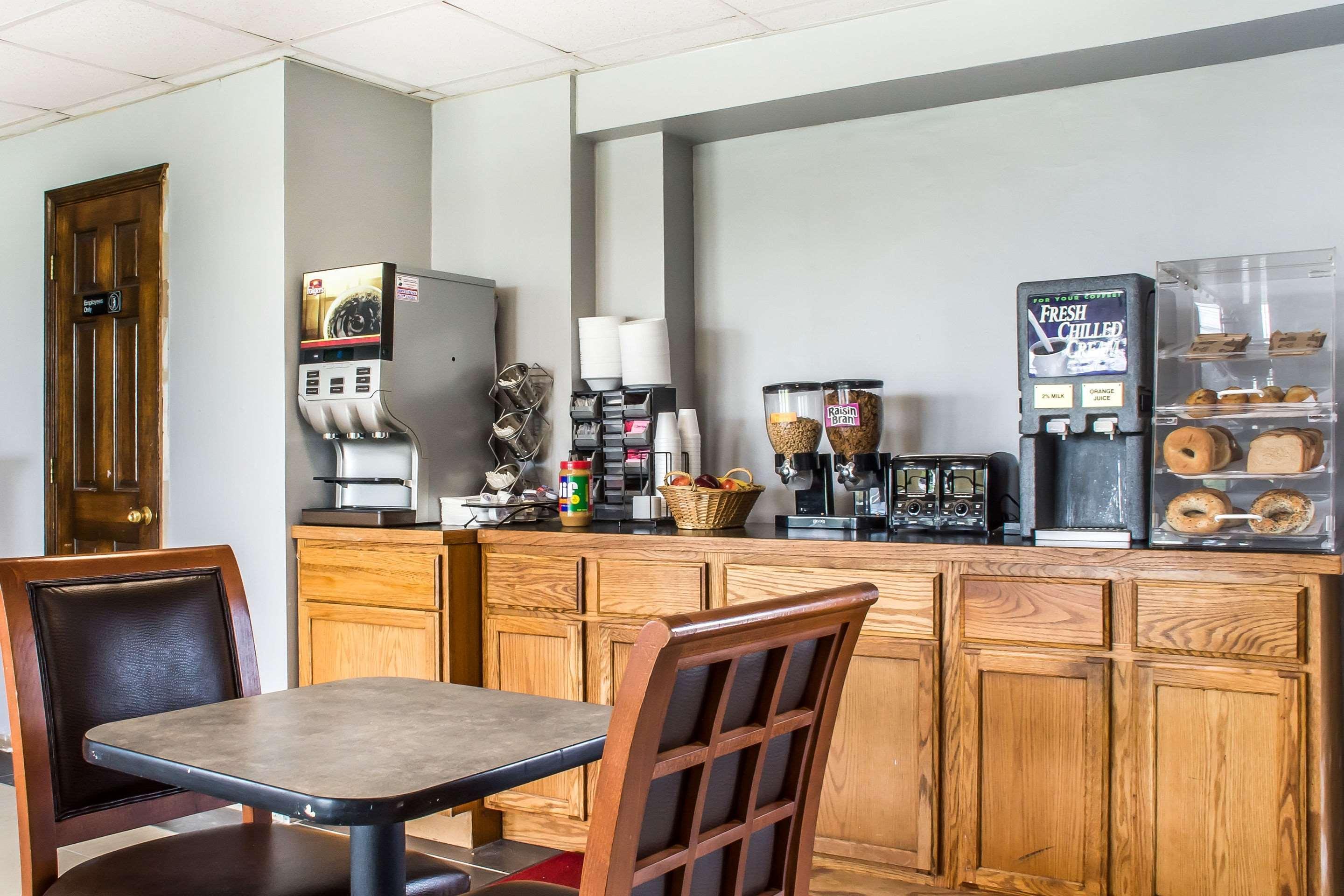 Econo Lodge Brockport Екстер'єр фото